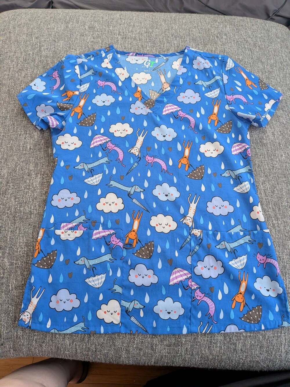 Green Town Performance V Neck Medical Scrub Stretch Top Small Cats Dogs Print